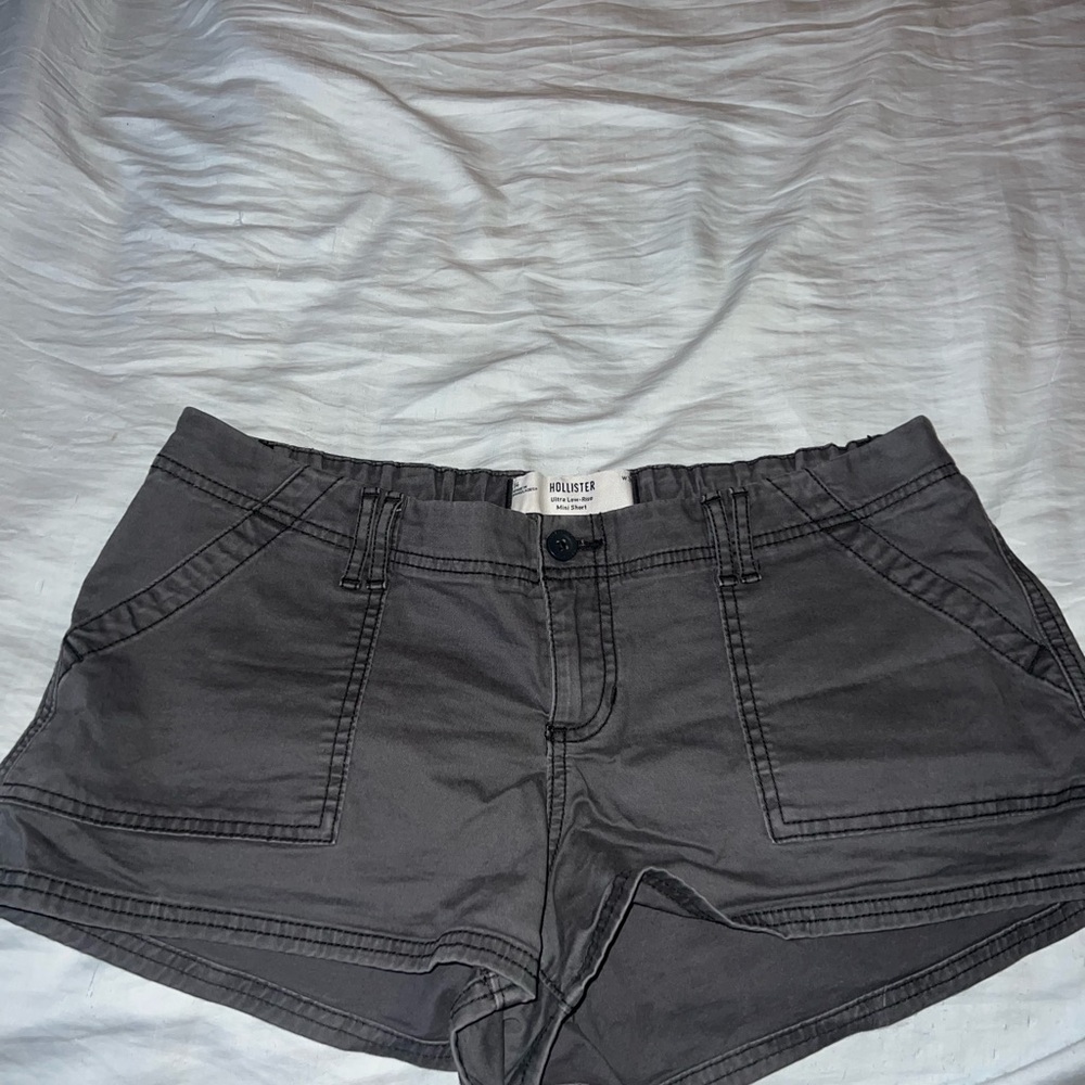 Hollister Women's Charcoal Cargo Shorts